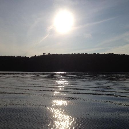Little Hawk Resort & Marina Algonquin Highlands Экстерьер фото