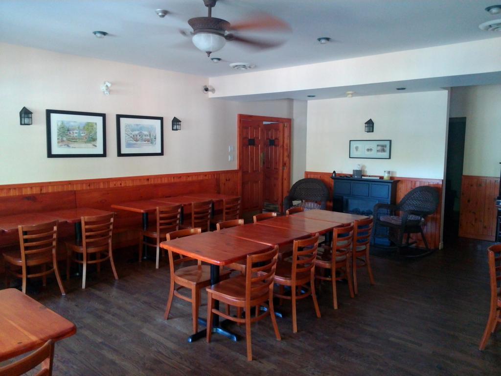 Little Hawk Resort & Marina Algonquin Highlands Экстерьер фото