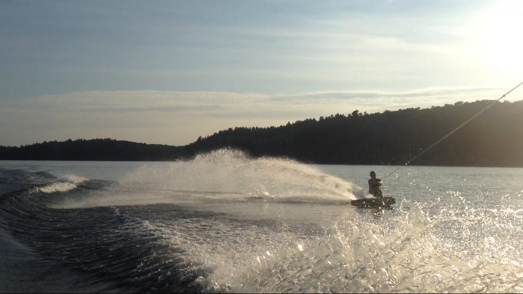 Little Hawk Resort & Marina Algonquin Highlands Экстерьер фото
