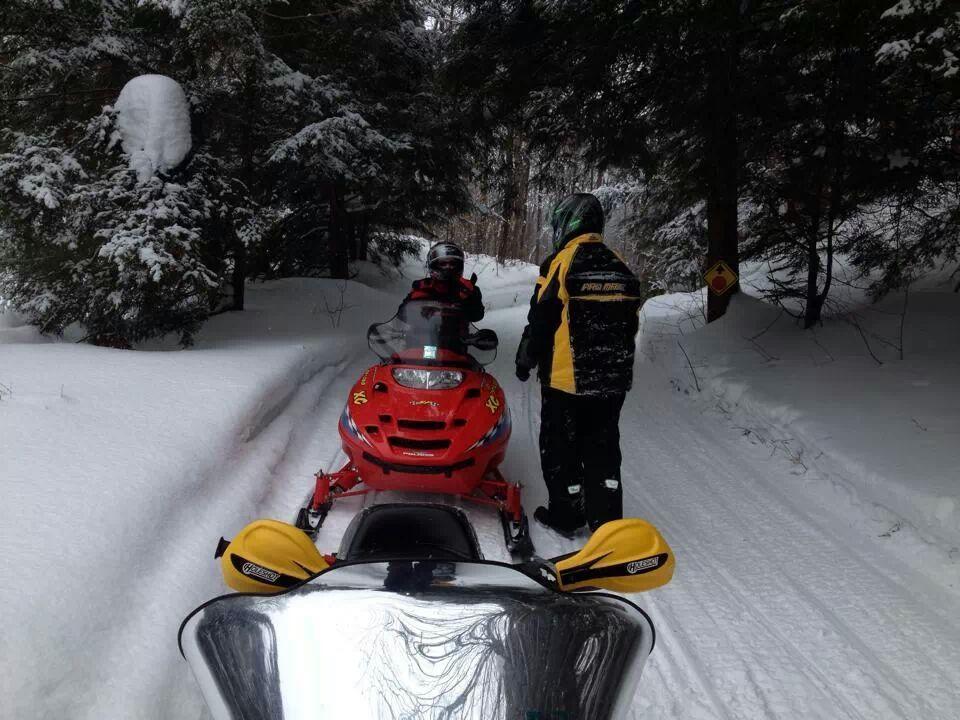 Little Hawk Resort & Marina Algonquin Highlands Экстерьер фото