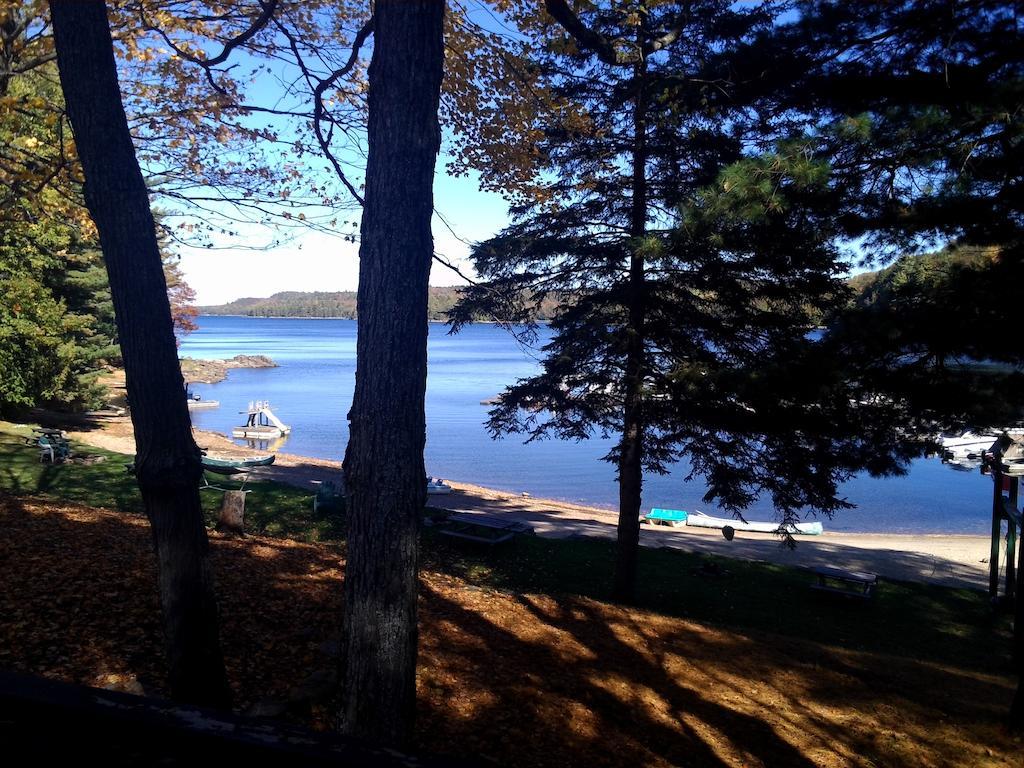 Little Hawk Resort & Marina Algonquin Highlands Экстерьер фото