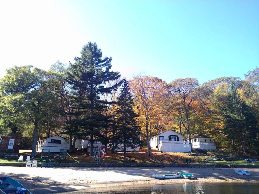 Little Hawk Resort & Marina Algonquin Highlands Экстерьер фото