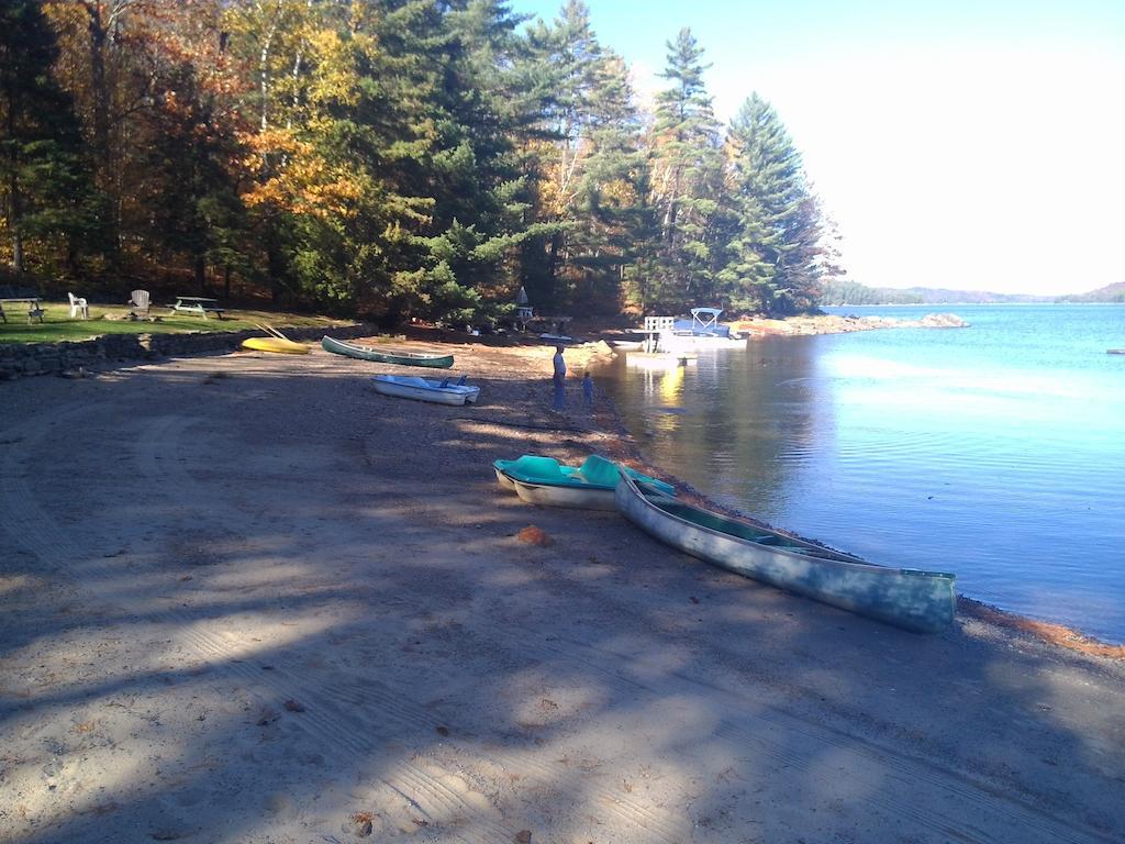 Little Hawk Resort & Marina Algonquin Highlands Экстерьер фото