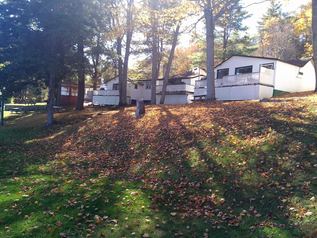 Little Hawk Resort & Marina Algonquin Highlands Экстерьер фото