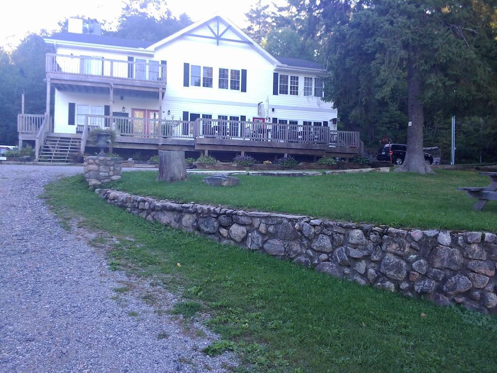Little Hawk Resort & Marina Algonquin Highlands Экстерьер фото