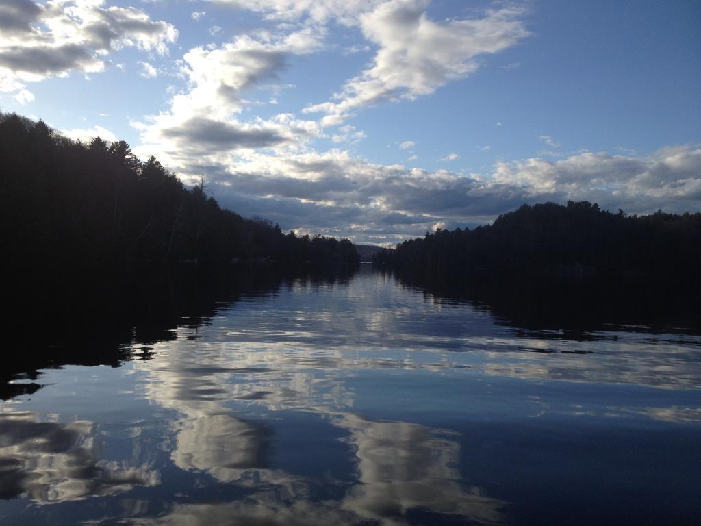 Little Hawk Resort & Marina Algonquin Highlands Экстерьер фото