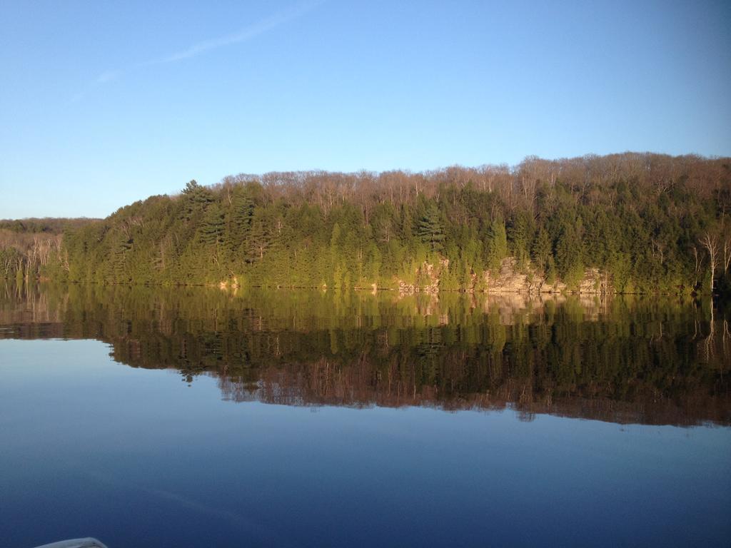 Little Hawk Resort & Marina Algonquin Highlands Экстерьер фото
