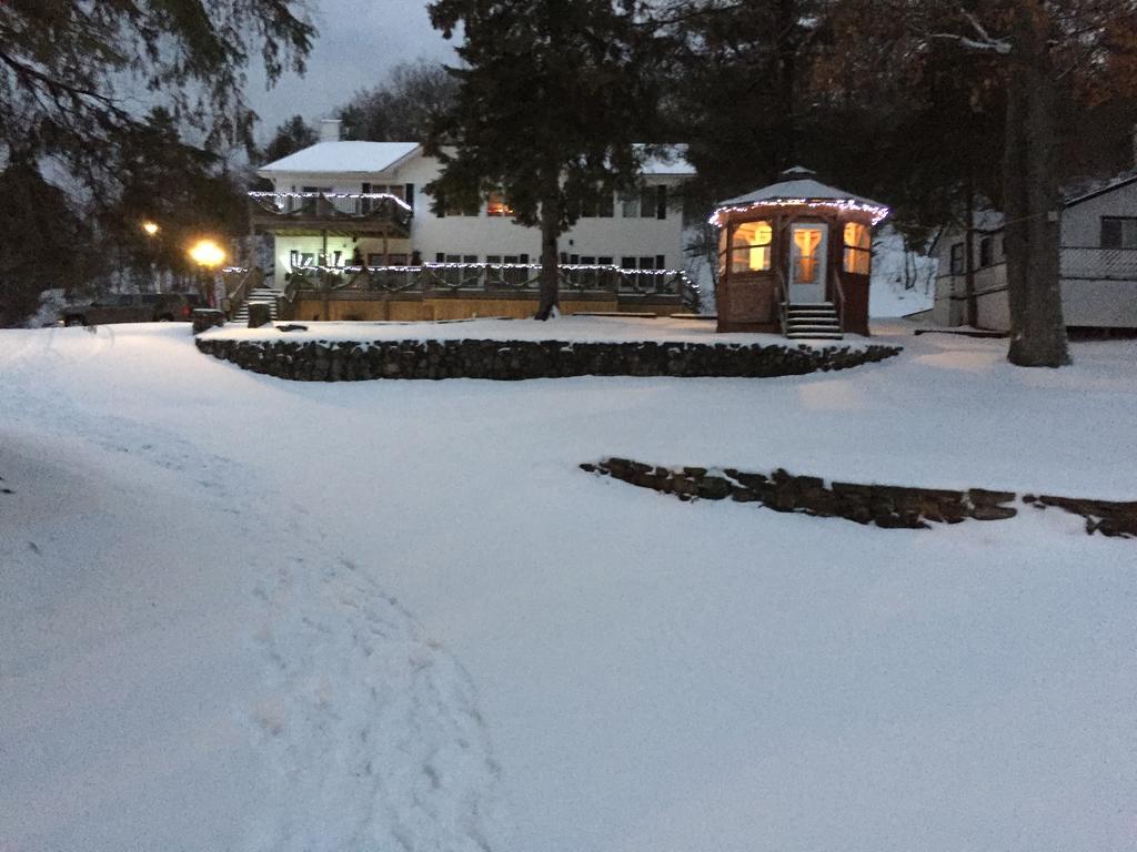 Little Hawk Resort & Marina Algonquin Highlands Экстерьер фото