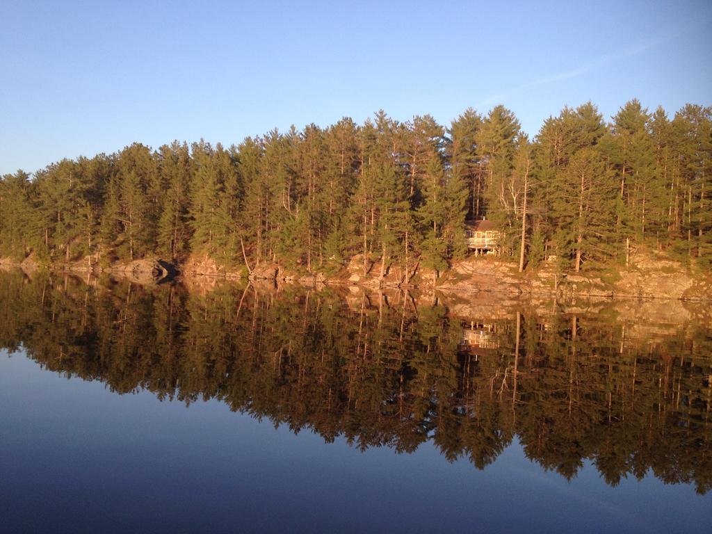 Little Hawk Resort & Marina Algonquin Highlands Экстерьер фото