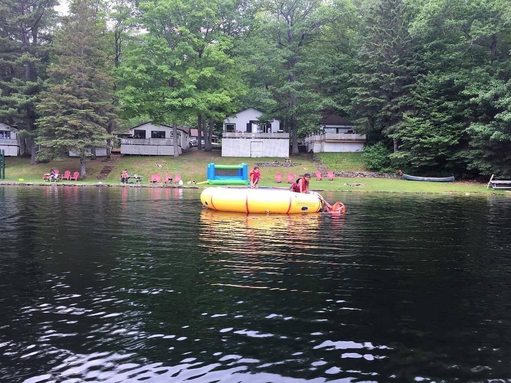 Little Hawk Resort & Marina Algonquin Highlands Экстерьер фото
