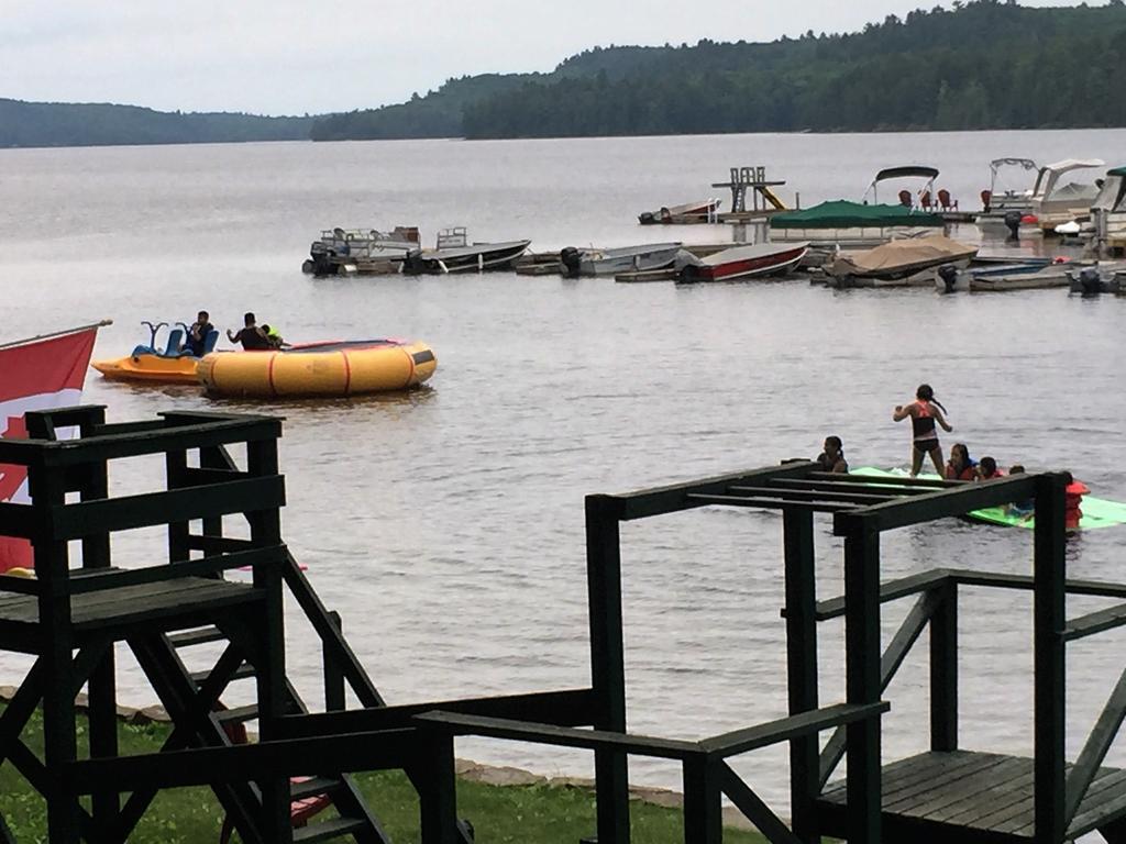 Little Hawk Resort & Marina Algonquin Highlands Экстерьер фото