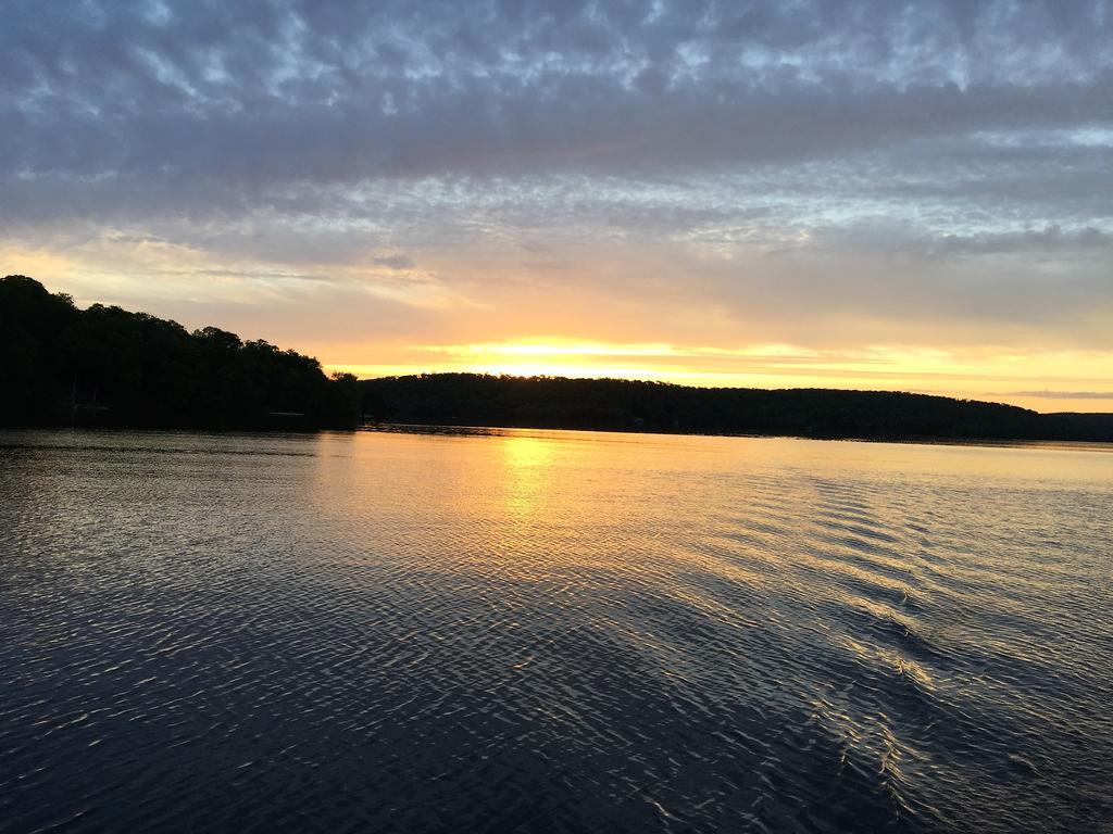 Little Hawk Resort & Marina Algonquin Highlands Экстерьер фото