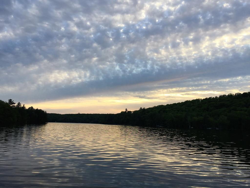 Little Hawk Resort & Marina Algonquin Highlands Экстерьер фото
