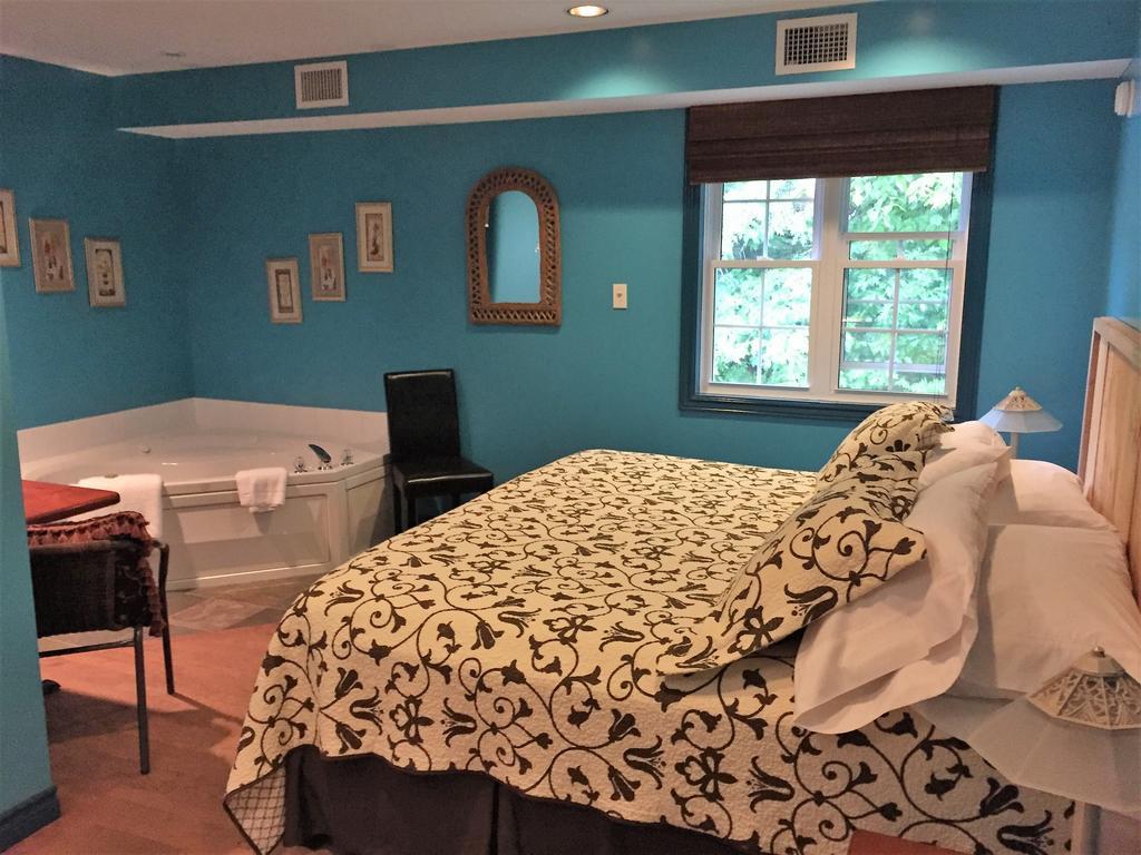 Little Hawk Resort & Marina Algonquin Highlands Экстерьер фото
