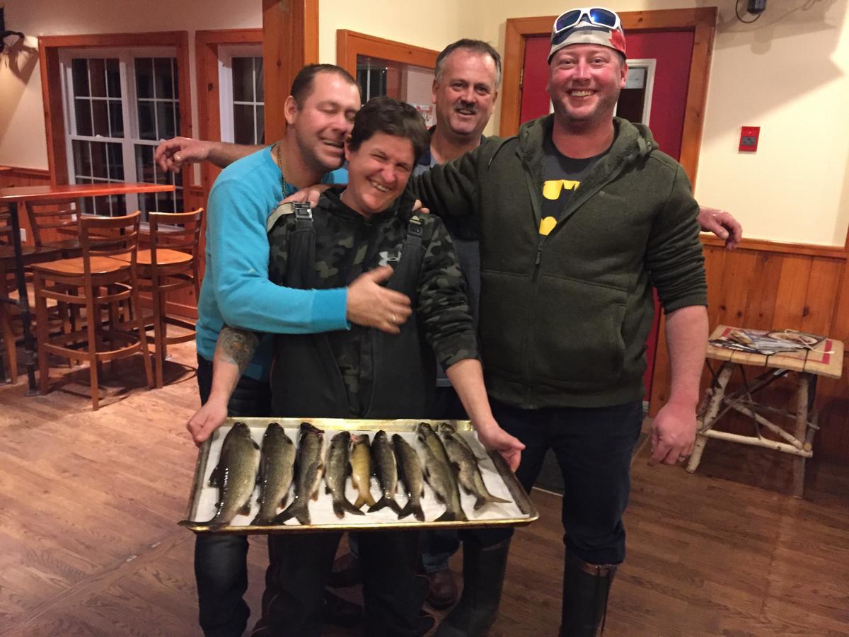 Little Hawk Resort & Marina Algonquin Highlands Экстерьер фото