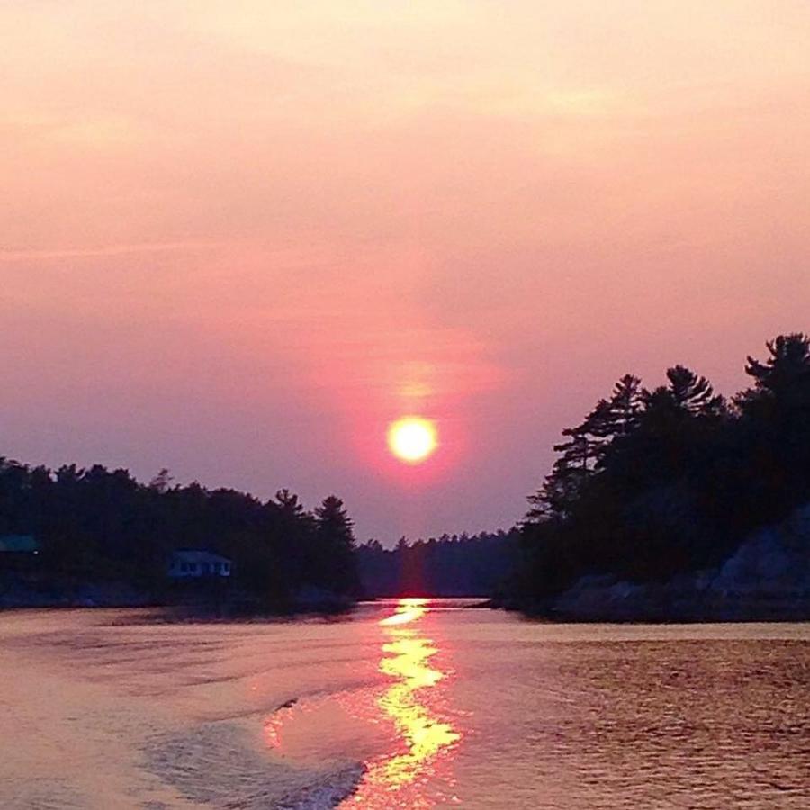 Little Hawk Resort & Marina Algonquin Highlands Экстерьер фото