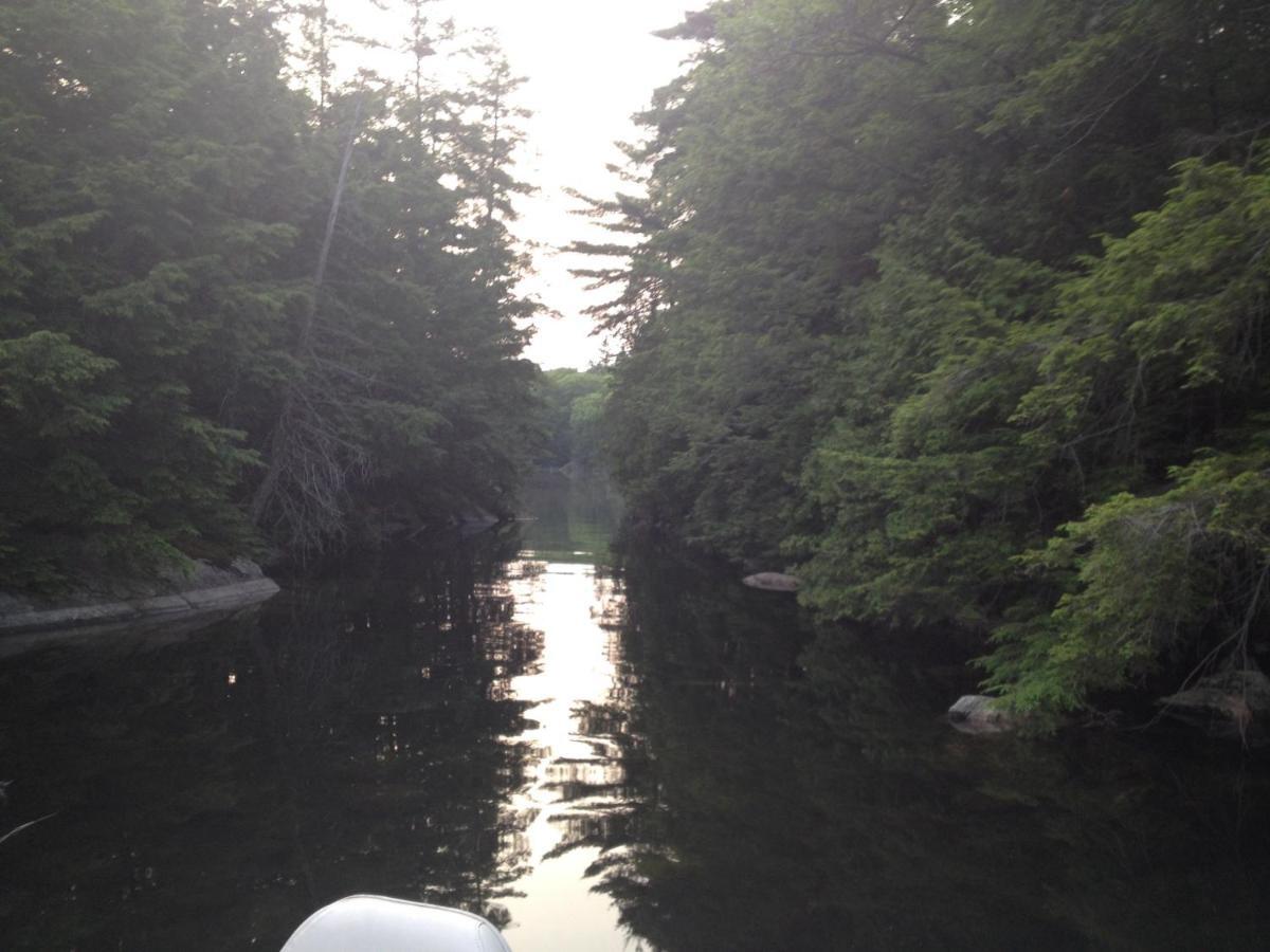 Little Hawk Resort & Marina Algonquin Highlands Экстерьер фото