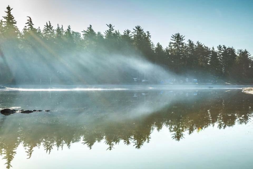 Little Hawk Resort & Marina Algonquin Highlands Экстерьер фото