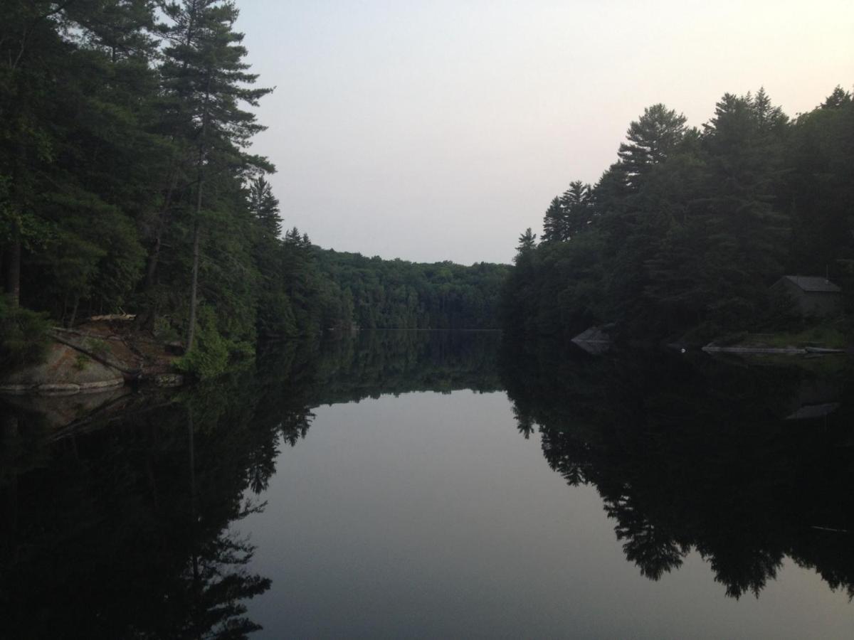 Little Hawk Resort & Marina Algonquin Highlands Экстерьер фото